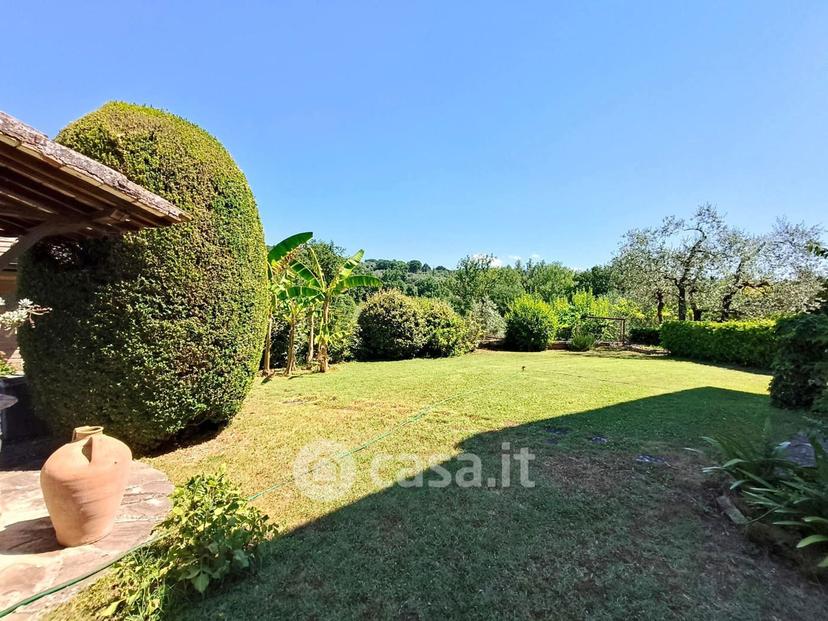 Villa in Strada Aquilano — foto 25 di 52