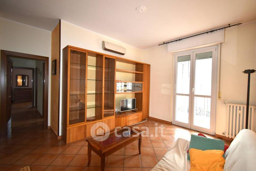 Trilocale in Via Silvio Pellico 4 — foto 4 di 29