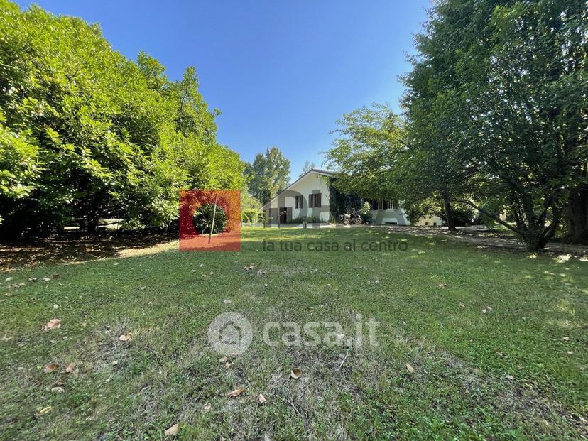 Villa in Via IV Novembre — foto 24 di 39