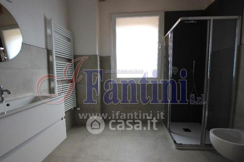 Trilocale in Via Ugo Bassi 62 — foto 18 di 21