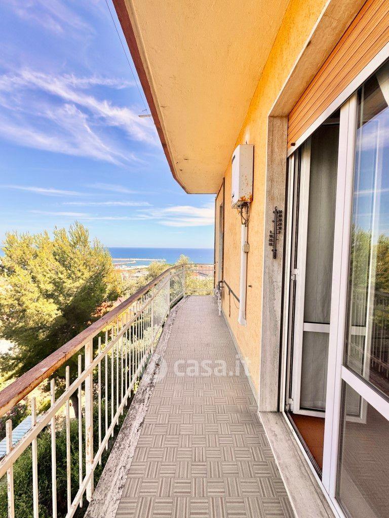 Quadrilocale in Via Ivanoe Amoretti 42 — foto 8 di 34