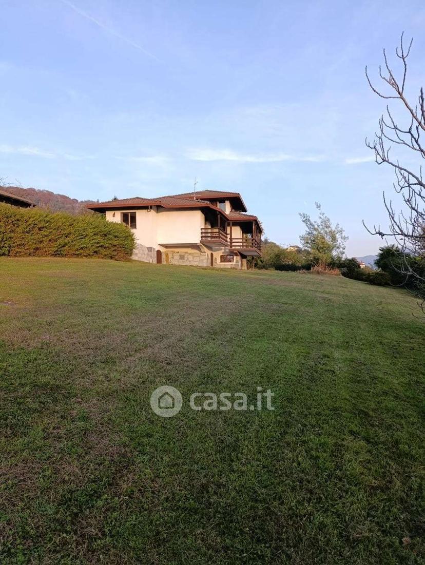 Villa in Via degli Alpini 1 — foto 11 di 41