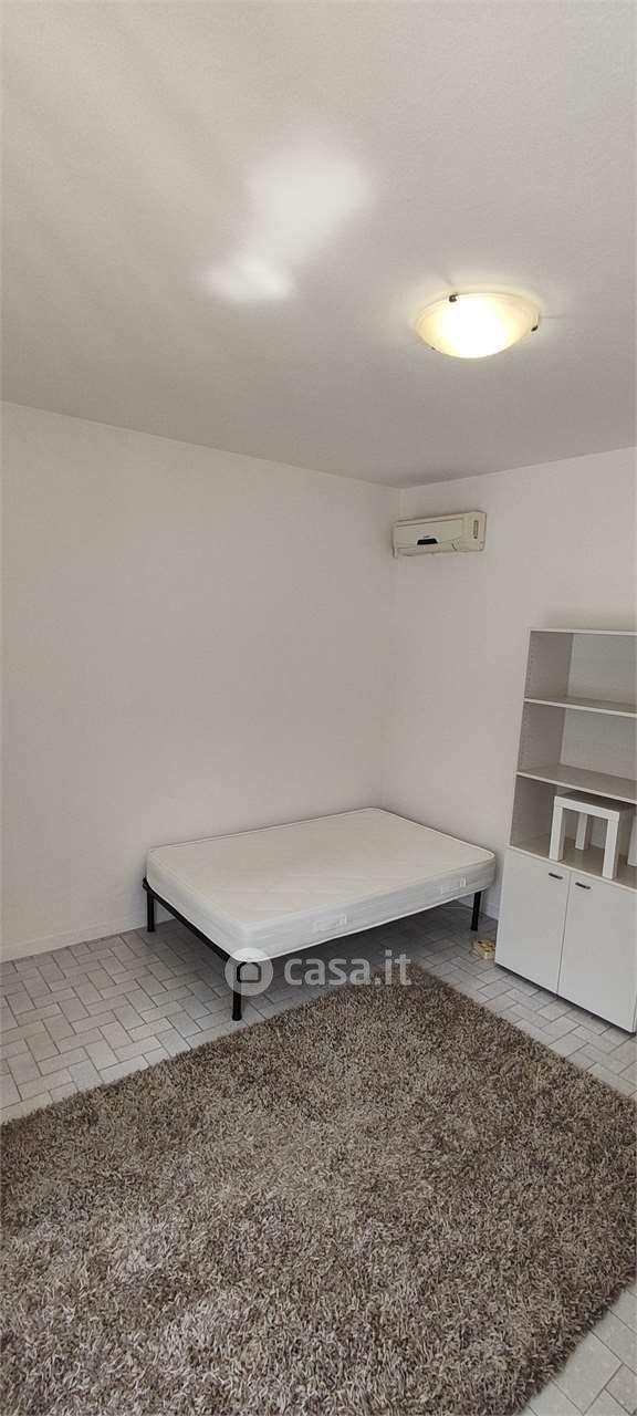 Stanza in Viale Po 3 — foto 6 di 10