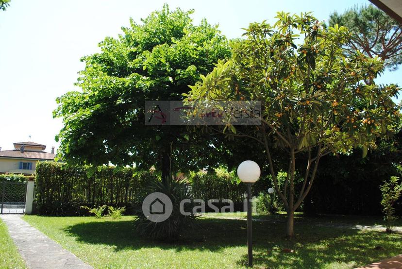 Villa in Via dei Cipressi 38 — foto 27 di 34
