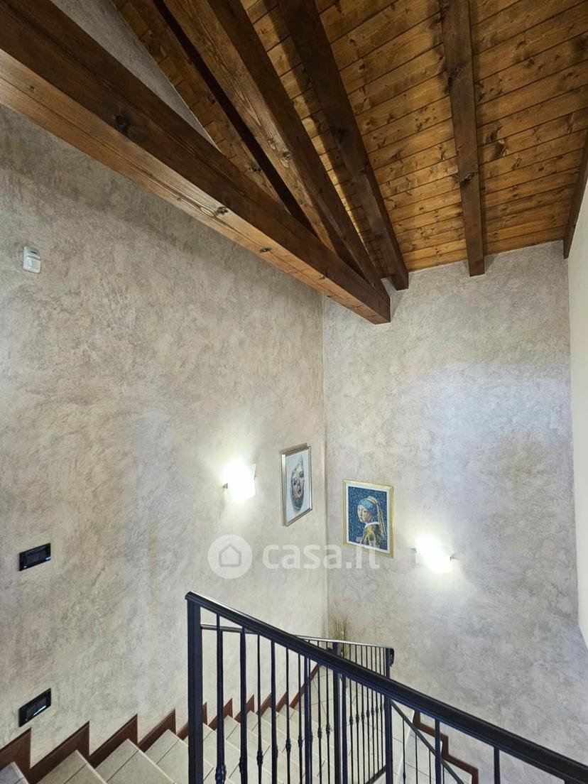 Villa in Via Martiri della Libertà — foto 12 di 19