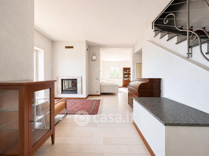 Villa in Ss33 del Sempione 67 — foto 13 di 60