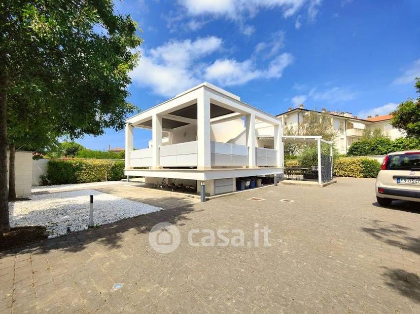 Villa in Via dei Frassini — foto 4 di 33