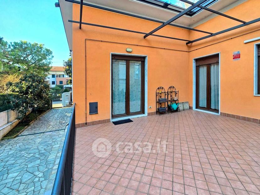 Villa in Viale Ugo Foscolo 46 — foto 37 di 70