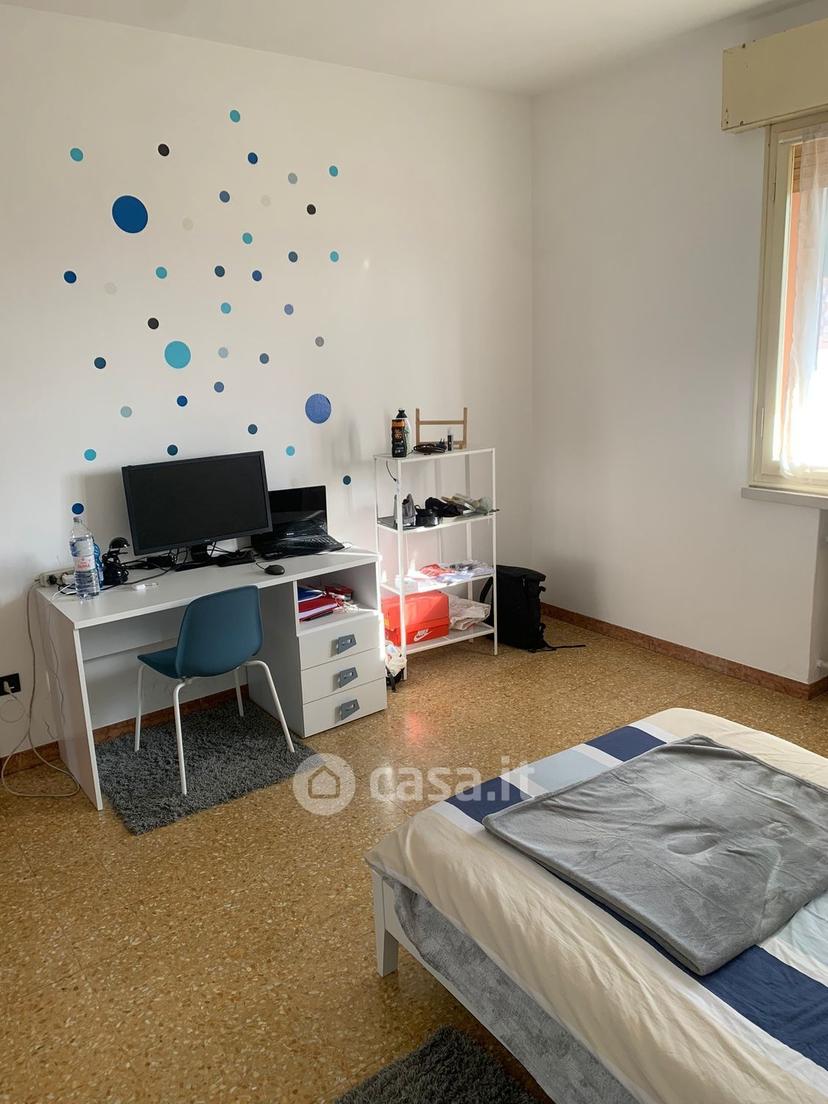 Stanza in Via Trotti Mosti 23 — foto 2 di 2