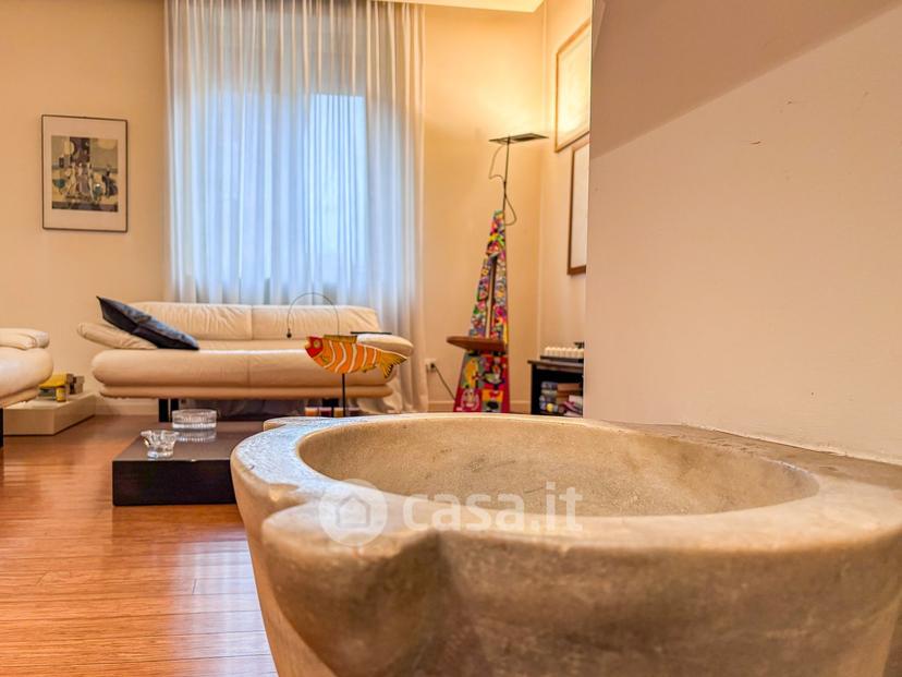 Trilocale in Via Fratelli Bronzetti 16 — foto 7 di 54