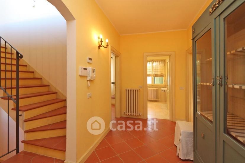 Villa in Viale Alcide de Gasperi 2 — foto 28 di 34