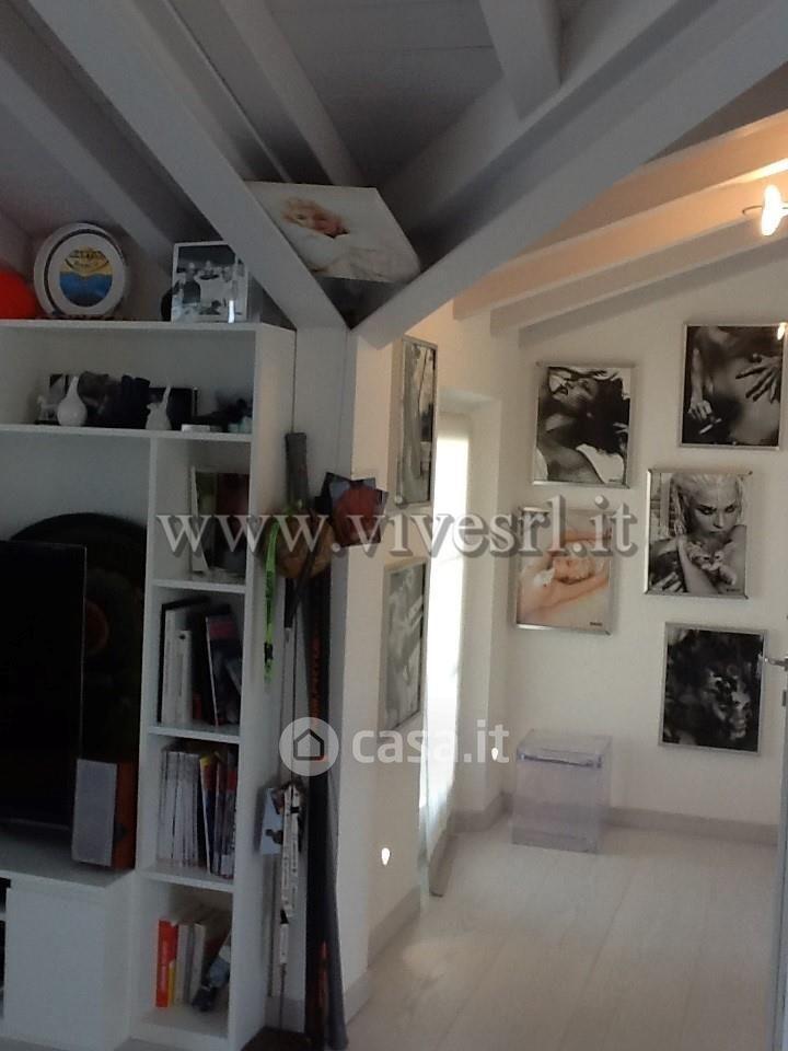 Villa in Via Leonardo da Vinci — foto 3 di 28