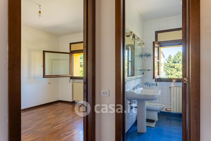 Trilocale in Via Ugo Foscolo 12 — foto 7 di 41
