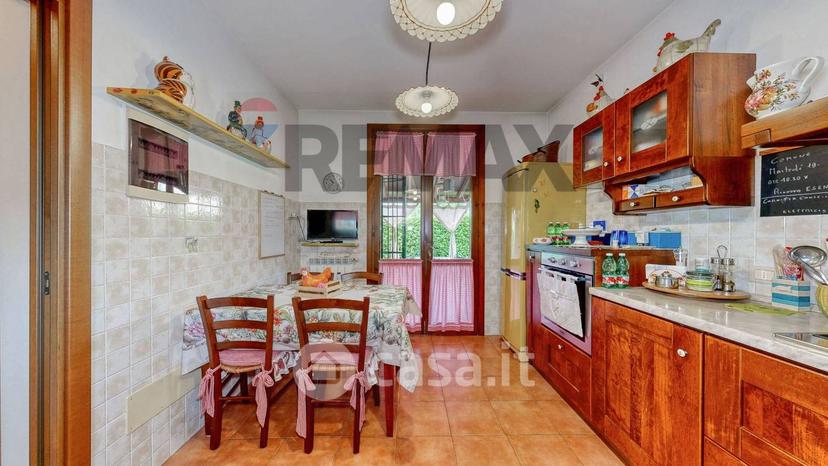 Villa in Via Fratelli Rosselli — foto 42 di 74
