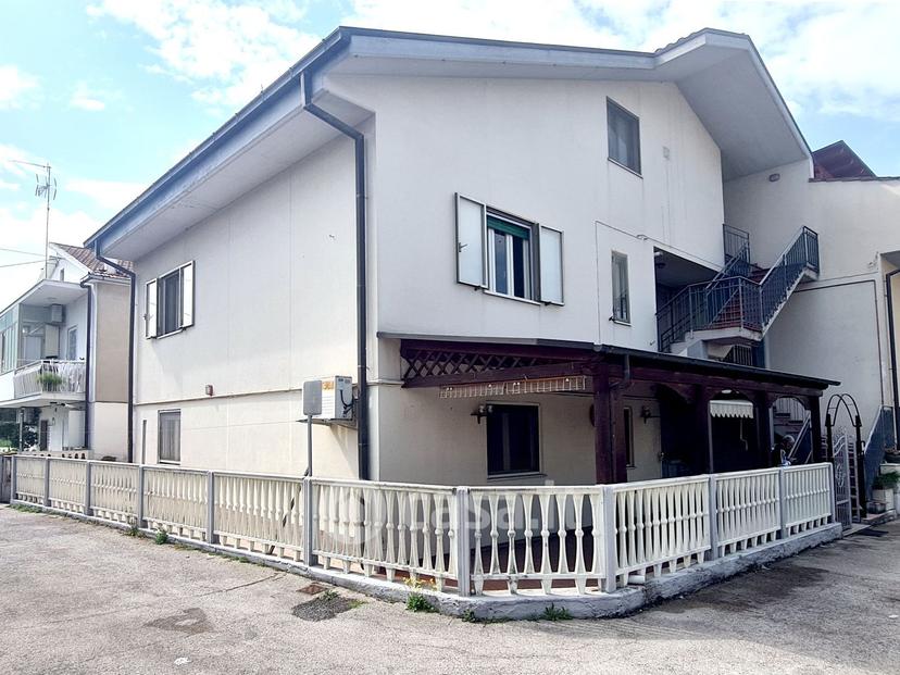Trilocale in Via Aterno 339 — foto 21 di 65