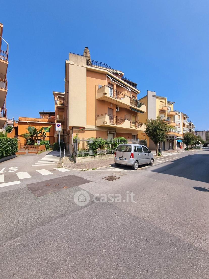 Quadrilocale in Via Liguria 1 — foto 11 di 31