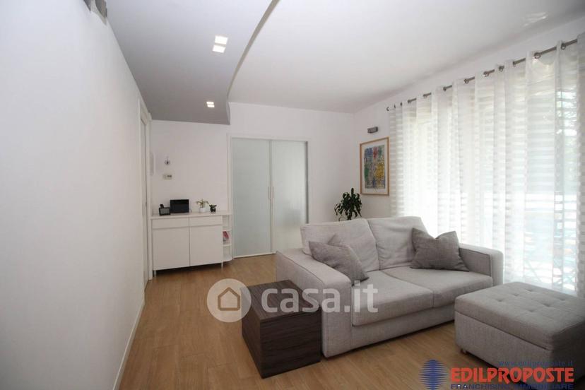Trilocale in Via Pietro Maroncelli 26 — foto 2 di 31