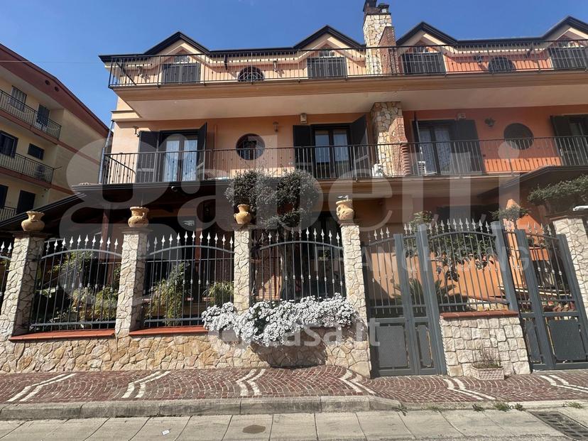 Villa in Via Benvenuto Cellini 9 — foto 9 di 30