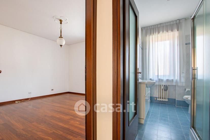 Quadrilocale in Via Corno d'Aquilio 15 — foto 25 di 44