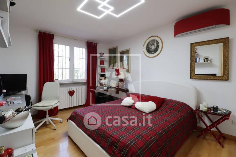 Villa in Via Gianni Rodari 16 — foto 6 di 89