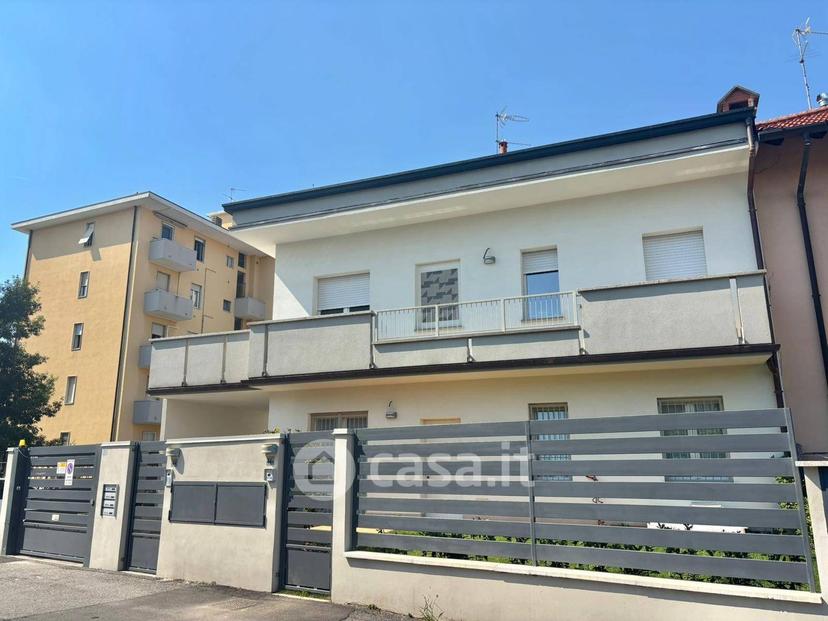 Trilocale in Via Don Orione 44 — foto 10 di 28