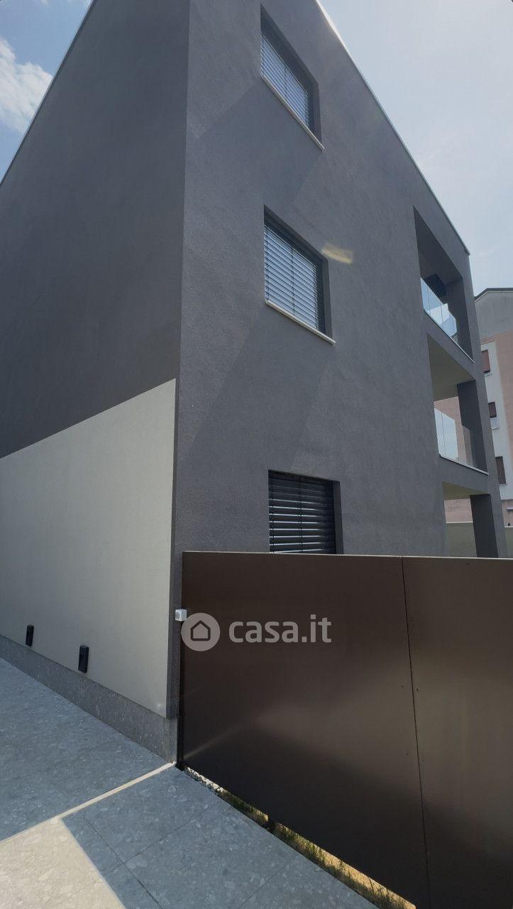 Trilocale in Via Alessandro Manzoni 5 — foto 11 di 28