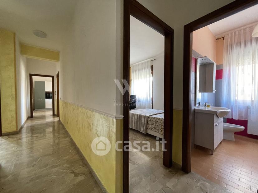 Stanza in Via Luigi d'Amato 17 — foto 17 di 21