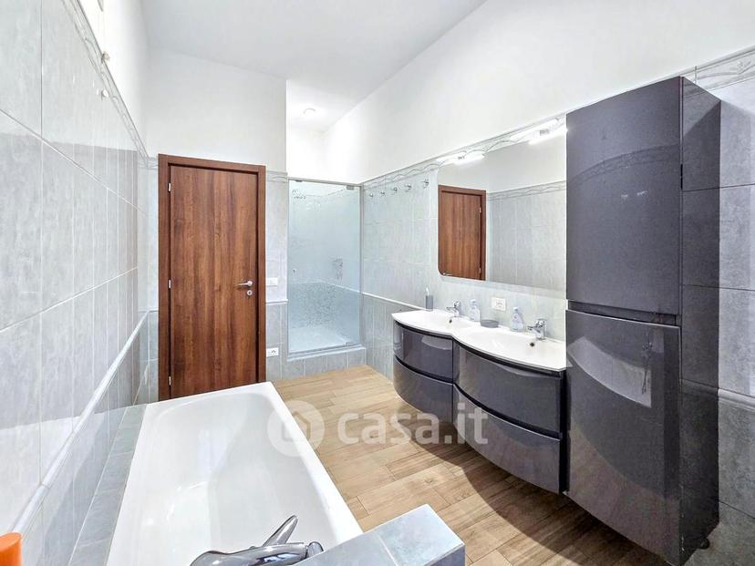 Villa in Viale Ugo Foscolo 46 — foto 18 di 70