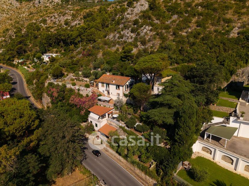 Villa in Via Appia 104 /200 — foto 65 di 136