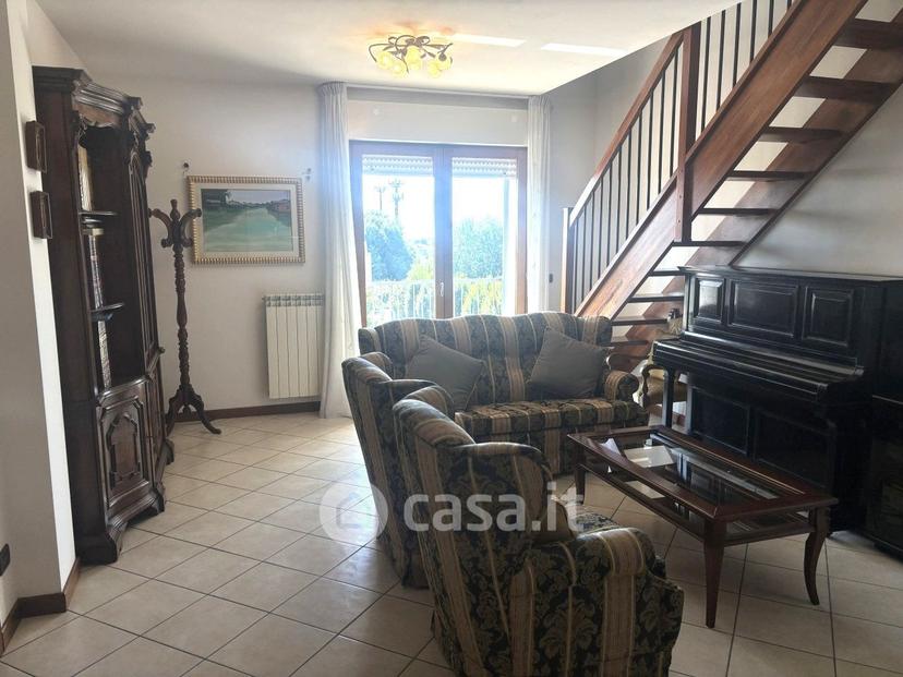 Trilocale in Via Aquileia — foto 14 di 30