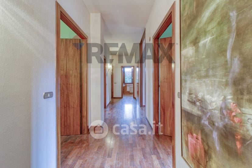 Villa in Via G. Rossa 2 — foto 4 di 22