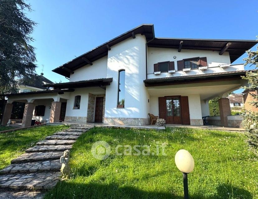 Villa in Via Giacomo Puccini 3 — foto 18 di 50