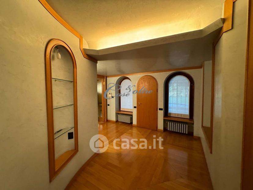 Villa in Via Cervino 1 — foto 12 di 25