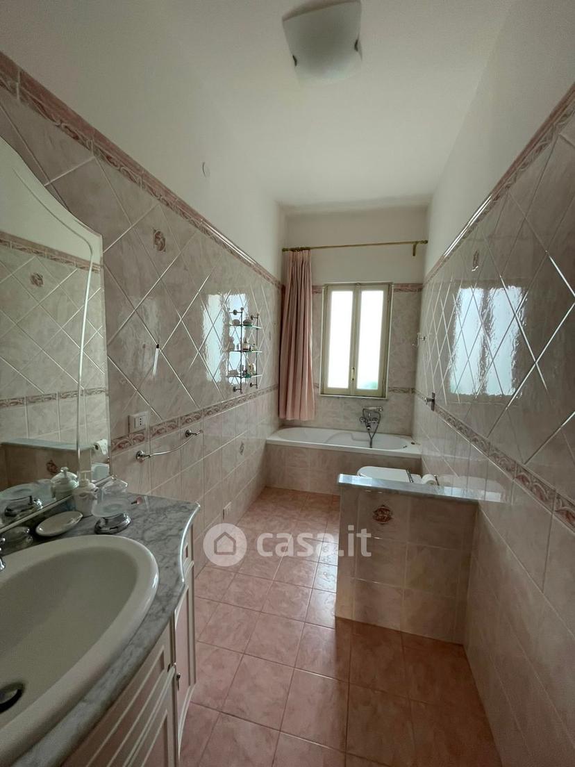 Trilocale in Via Raimondo Franchetti 13 — foto 13 di 17