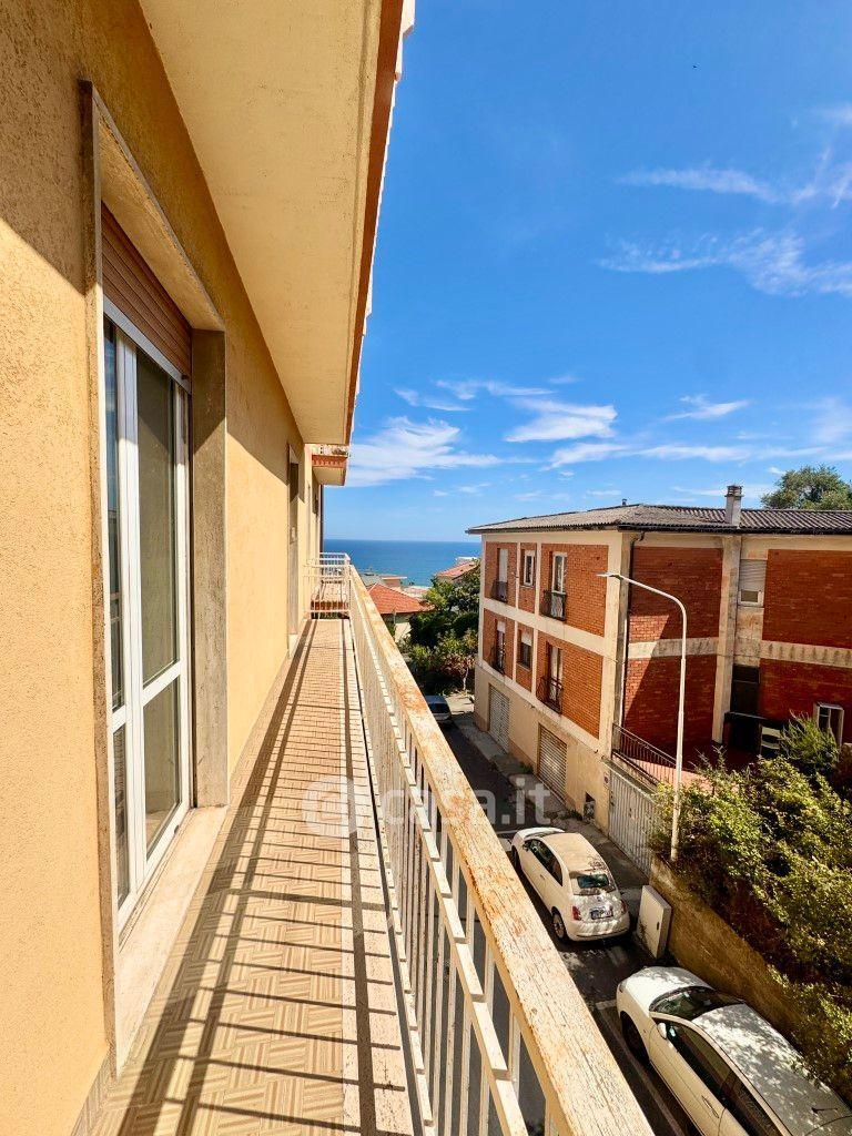Quadrilocale in Via Ivanoe Amoretti 42 — foto 15 di 34