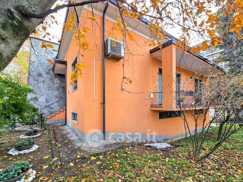Villa in Viale Ugo Foscolo 46 — foto 13 di 70