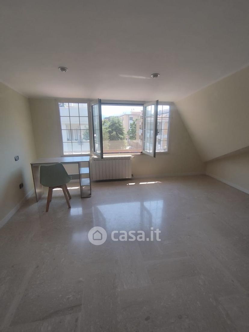 Stanza in Via degli Eroi 50 — foto 7 di 35