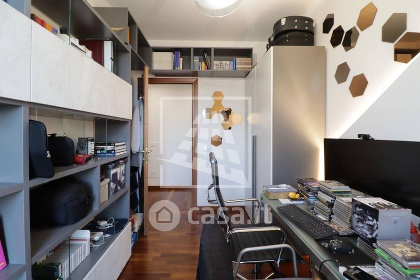 Villa in Via Gianni Rodari 16 — foto 20 di 89