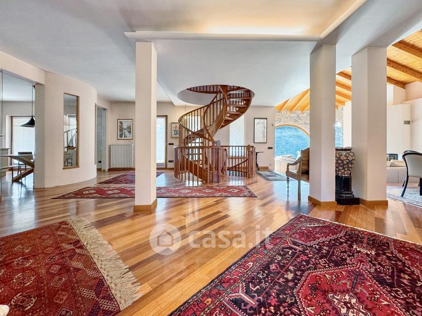 Villa in Via C. Battisti 84 — foto 27 di 39