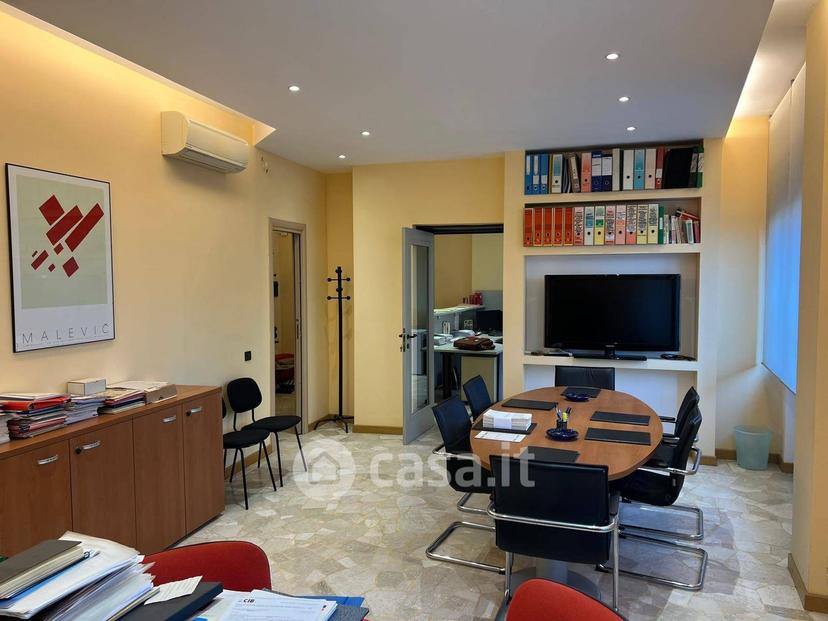 Trilocale in Via Sottoripa — foto 2 di 9