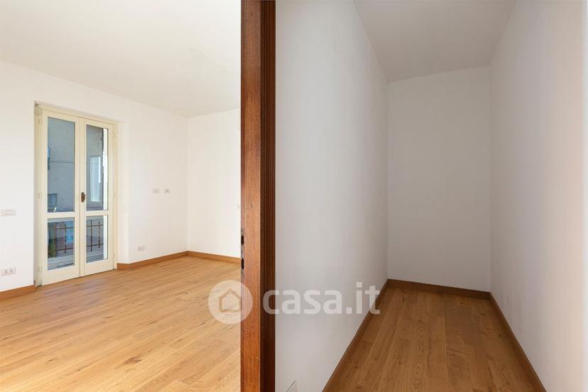 Villa in Via Angelo Cantoni 12 — foto 2 di 53
