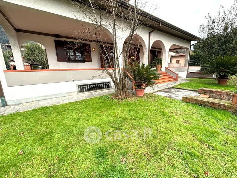 Villa in Via Romboni 55041 — foto 21 di 32