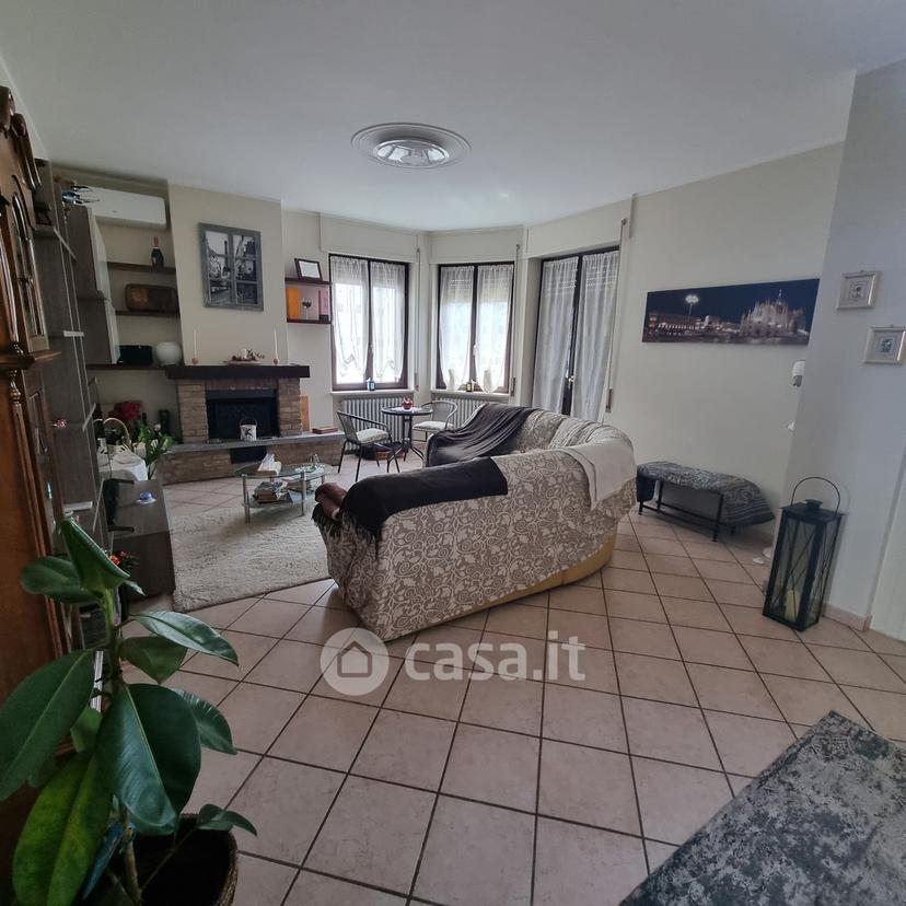Villa in Via Ugo Foscolo 28 — foto 31 di 43