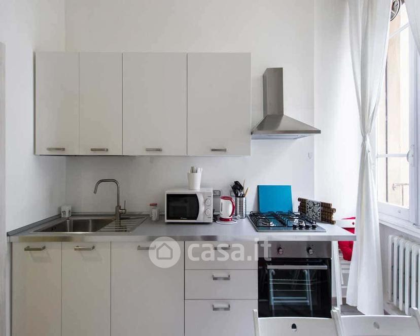 Stanza in Via del Borgo di San Pietro 59 — foto 12 di 20
