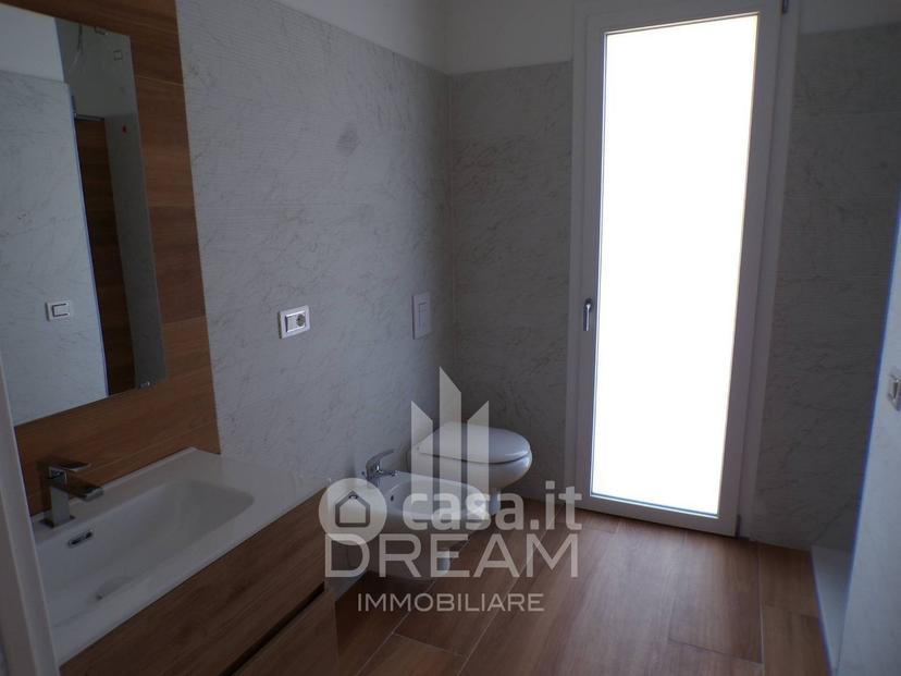 Trilocale in Via Ungheria 1 — foto 3 di 15