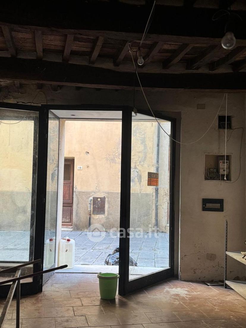 Trilocale in Vicolo Ugo Bassi 1 — foto 2 di 29