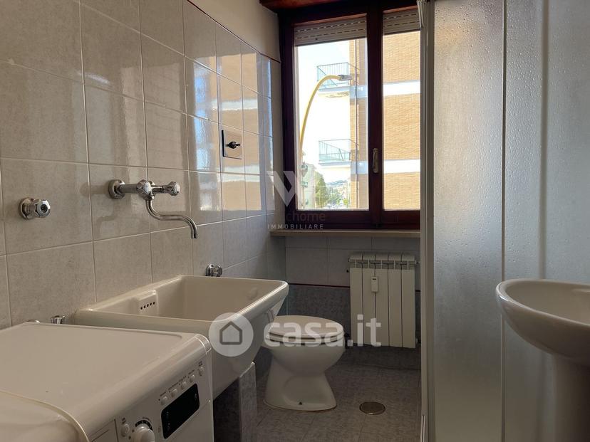 Stanza in Via Luigi d'Amato 17 — foto 15 di 21