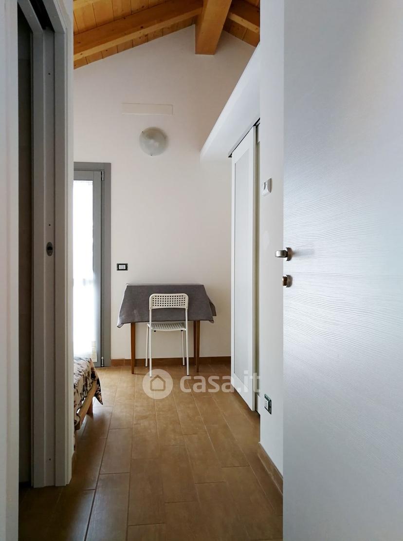 Stanza in Via Monte Grappa — foto 3 di 14