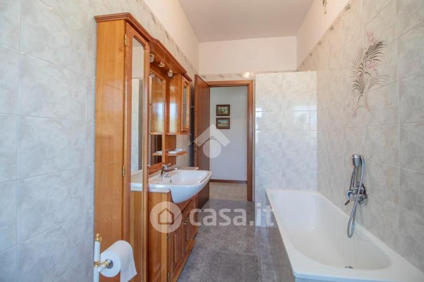 Quadrilocale in Via Liberato di Benedetto 72 — foto 24 di 31
