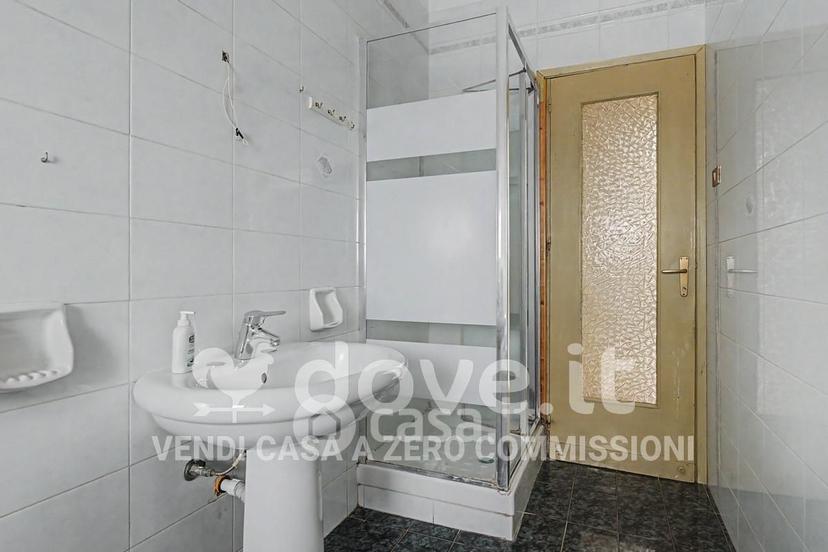 Appartamento in Via Laureto Tommaso 10 — foto 4 di 23